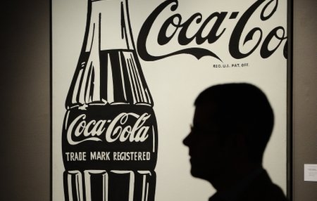 Tabloul &quot;Large Coca Cola&quot;, semnat de Andy Warhol, a fost vândut cu 35,3 milioane de dolari