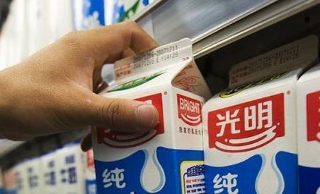 China. Bărbat arestat pentru că a protestat faţă de o companie producătoare de lapte otrăvit