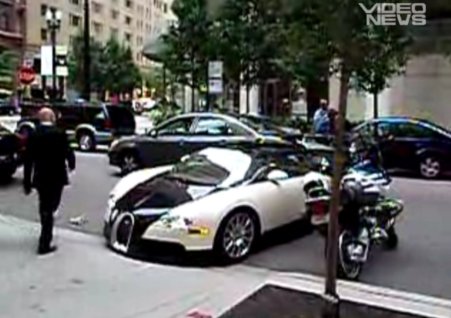 Şoferul unui Bugatti Veyron intră într-o Toyota. Pagubele depăşesc 20.000 de euro