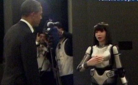 Barack Obama, întâmpinat de un robot umanoid la summitul Asia-Pacific