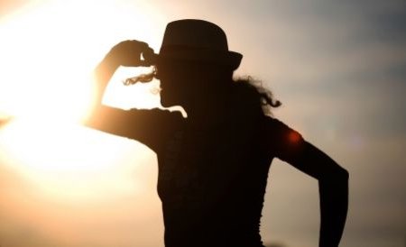 Hold my hand, al doilea single de pe albumul post-mortem al lui Michael Jackson, lansat pe internet