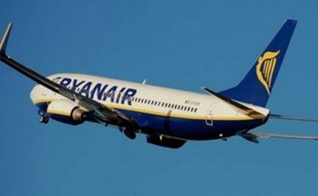 Protest inedit: Pasagerii unei curse Ryanair au refuzat să coboare din avion