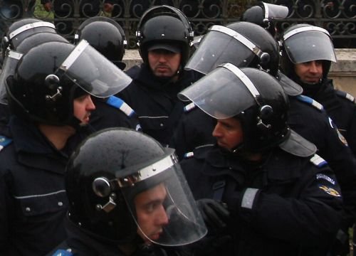 Razie de amploare în Săruleşti: Peste 200 de poliţişti şi jandarmi au descins în localitate
