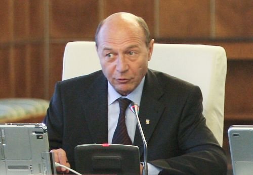 Băsescu, în şedinţa de Guvern: Poliţia s-a transformat într-o structură care apără clanurile mafiote 
