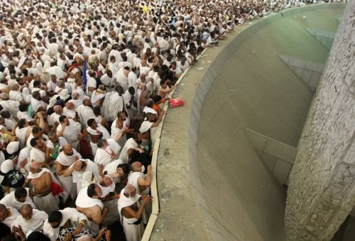 Două milioane de musulmani au participat la ritualul aruncării cu pietre de la Mecca