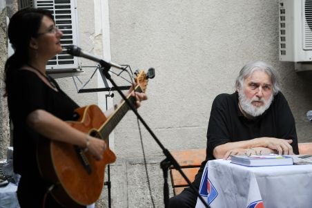 Două poezii, semnate Adrian Păunescu, cântate la Festivalul Bistriţa Folk