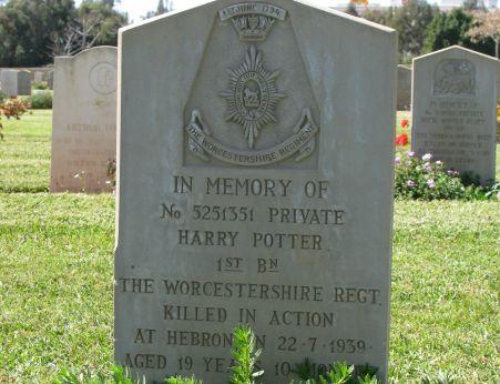 Mormântul lui Harry Potter, un soldat britanic ucis în Israel, atrage sute de turişti