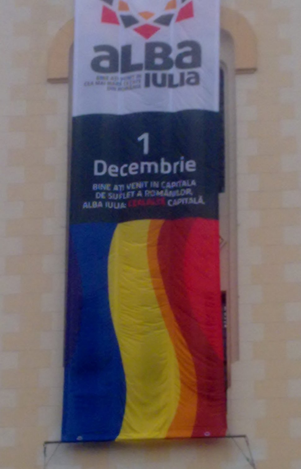 Steagul României are mai multe culori la Alba Iulia, pentru &quot;promovarea turismului&quot;