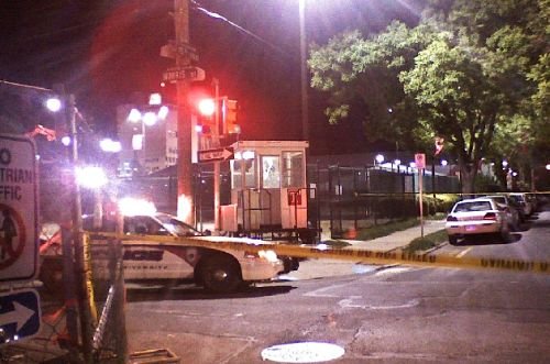 Panică într-un campus din Philadelphia, după ce doi fugari au intrat înarmaţi în curte