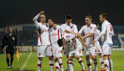Victoria Brăneşti - Dinamo 2-4. &quot;Câinii&quot; se apropie la şase puncte de lider