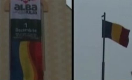 Drapelul multicolor din Alba Iulia a fost dat jos. Primarul a anunţat că va fi ars