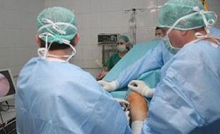 Premieră medicală în SUA: Medicii au efectuat 16 transplanturi de rinichi în lanţ