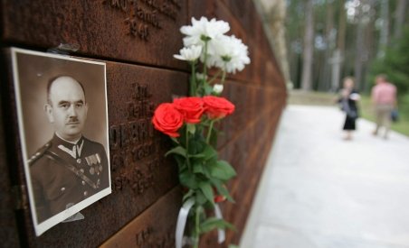 Rusia: Duma de stat recunoaşte că masacrul de la Katin a fost o crimă ordonată de Stalin