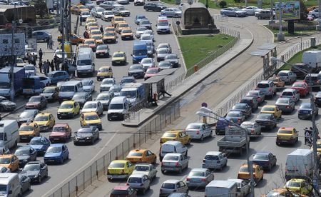 Trafic rutier restricţionat în Bucureşti, din cauza repetiţiilor pentru parada de 1 Decembrie