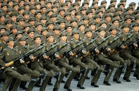 Coreea de Nord ameninţă cu &quot;un contraatac fără milă&quot; în cazul intruziunii în apele teritoriale