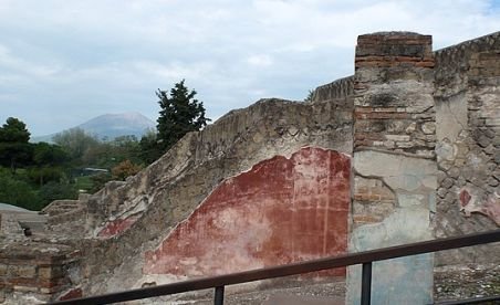 Un zid de 12 metri din situl arheologic Pompei s-a prăbuşit