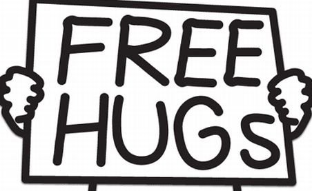 Braşov. Campania &quot;Free Hugs&quot; a avut loc pentru al treilea an consecutiv, de Ziua României