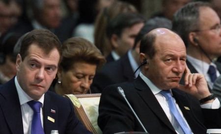 Traian Băsescu a discutat cu preşedinţele rus, Dmitri Medvedev, la summitul OSCE
