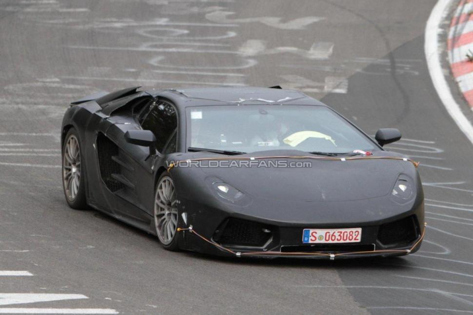 Şeful Lamborghini prezintă viitorul Murcielago clienţilor fideli ai mărcii 83256