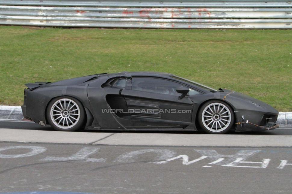 Şeful Lamborghini prezintă viitorul Murcielago clienţilor fideli ai mărcii 83257