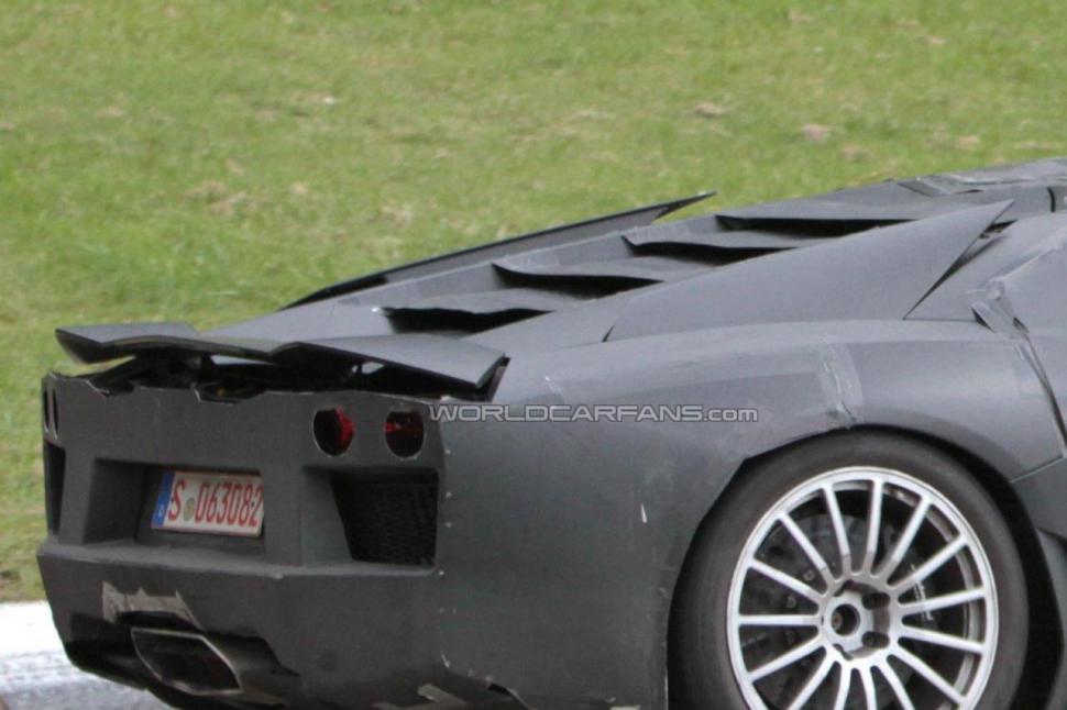 Şeful Lamborghini prezintă viitorul Murcielago clienţilor fideli ai mărcii 83258