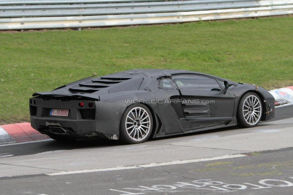 Şeful Lamborghini prezintă viitorul Murcielago clienţilor fideli ai mărcii 83260