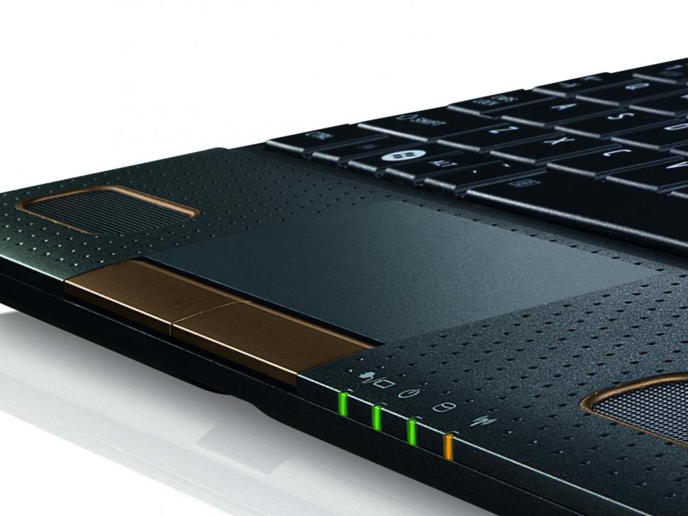 Toshiba anunţă primul netbook din lume cu difuzoare Harman/Kardon 83275