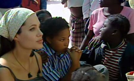 Angelina Jolie vrea să se mute în Africa, alături de Brad Pitt şi copii