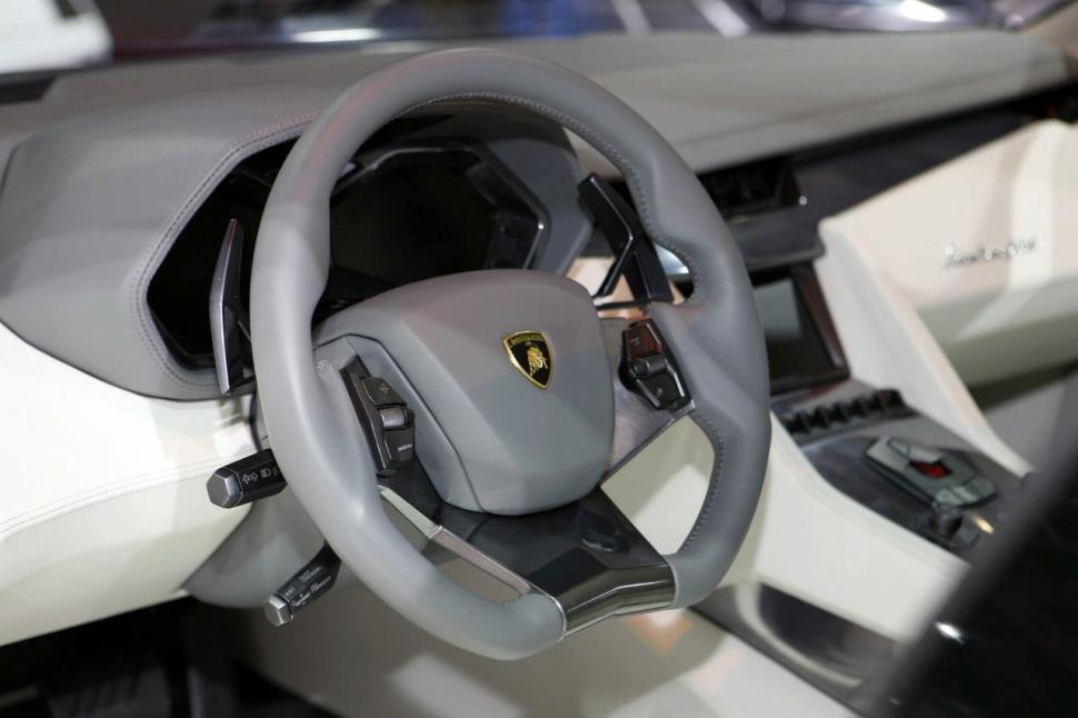 Lamborghini renunţă la construcţia unui SUV, dar ia în calcul producţia lui Estoque 83516