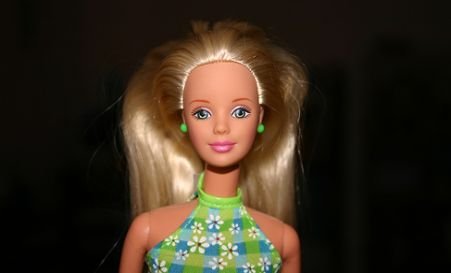Alertă FBI: Păpuşă Barbie echipată cu o cameră video, vândută pe piaţa din SUA