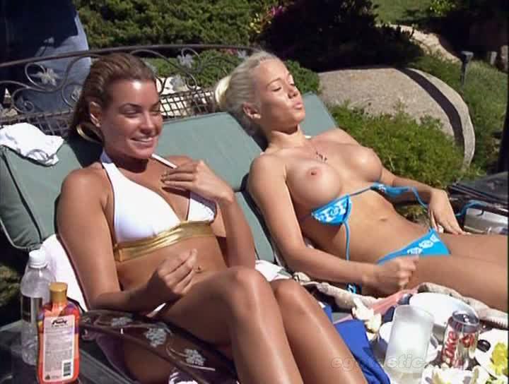 Amantele lui Hugh Hefner, în fotografii nud pe internet 83616