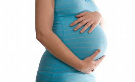 Femeile însărcinate îşi grăbesc naşterea ca să beneficieze de vechile reglementări ale concediului maternal