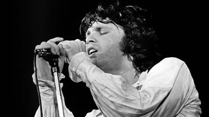 Jim Morrison, reabilitat de justiţia americană pentru acuzaţia de exhibiţionism, după 40 de ani