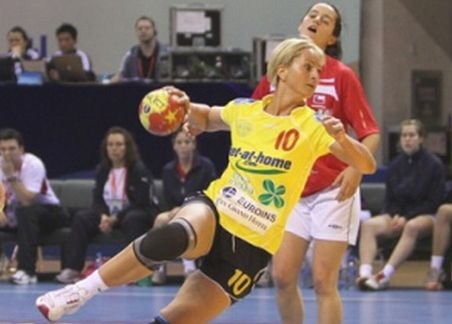 „Naţionala“ feminină de handbal se califică la Euro după victoria en-fanfare în faţa Serbiei, 40-28