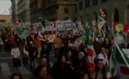 Italia. Zeci de mii de oameni au demonstrat cerând demisia guvernului Berlusconi