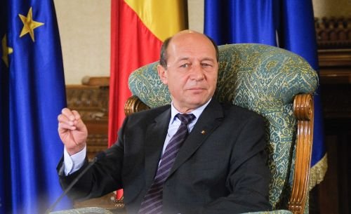 Băsescu: Mă întâlnesc oriunde cu Opoziţia, dar nu la Grivco, Fundaţia Patriciu sau sauna lui Vîntu