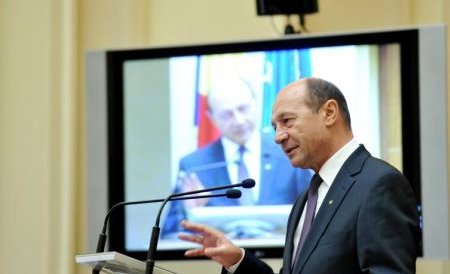 Băsescu, pentru Financial Times: Ar fi o greşeală imensă ca romii să-şi schimbe denumirea în ţigani
