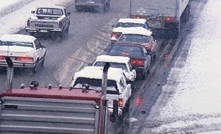 Canada. Sute de şoferi, blocaţi pe o autostradă din cauza ninsorilor abundente