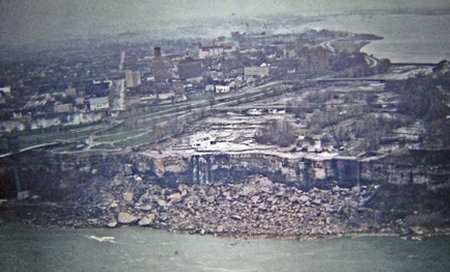 Cascada Niagara, fără apă: Fotografii inedite din timpul unor lucrări de întreţinere 
