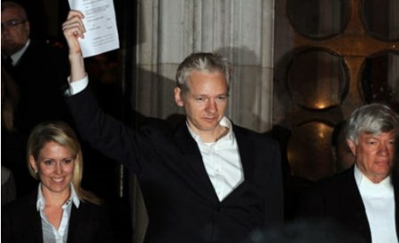 Julian Assange a ieşit din închisoare: Voi dovedi că sunt nevinovat