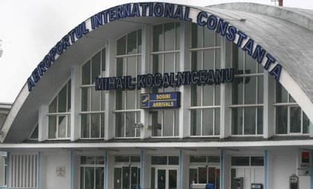 Aterizare de urgenţă pe aeroportul Mihail Kogălniceanu, pentru salvarea unui pasager bolnav