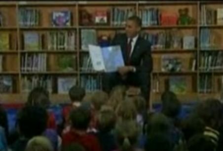 Barack Obama şi-a citit propriul volum de poveşti pentru copii la o grădiniţă