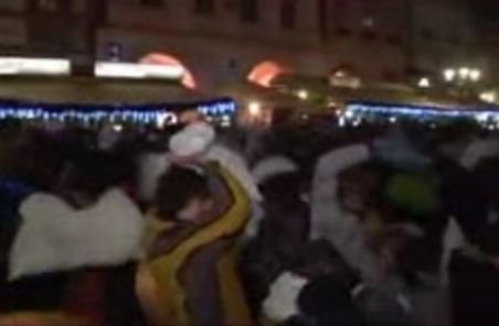 Cehia. Sute de tineri s-au bătut cu perne în centrul capitalei