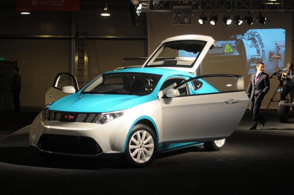 ë-AUTO prezintă trei prototipuri hibride ruseşti 84555