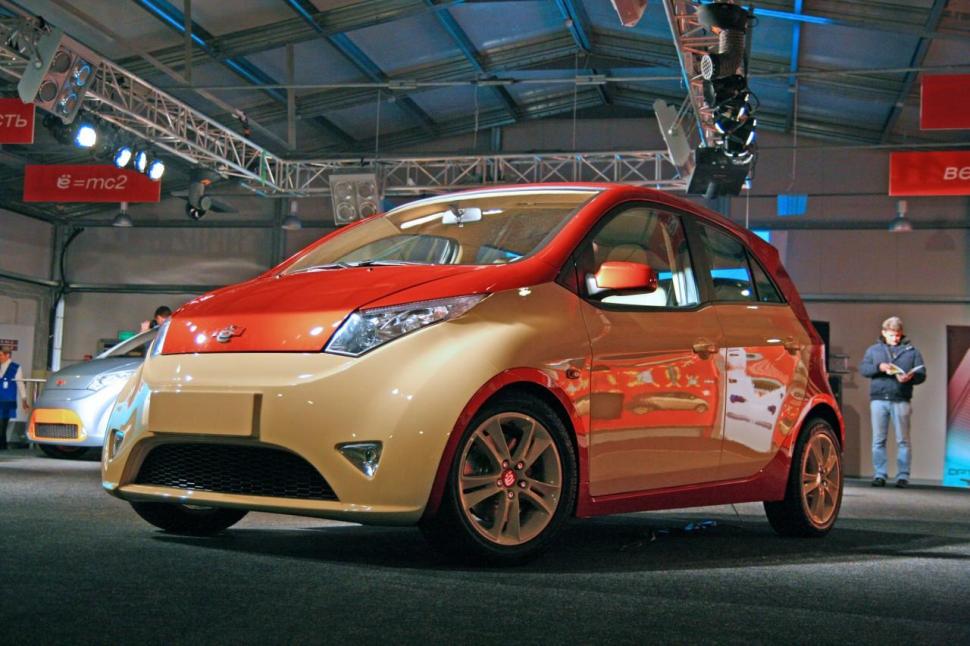 ë-AUTO prezintă trei prototipuri hibride ruseşti 84557