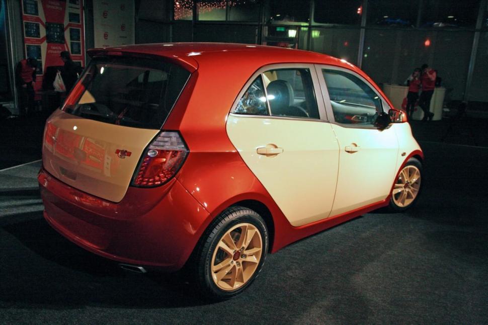 ë-AUTO prezintă trei prototipuri hibride ruseşti 84559