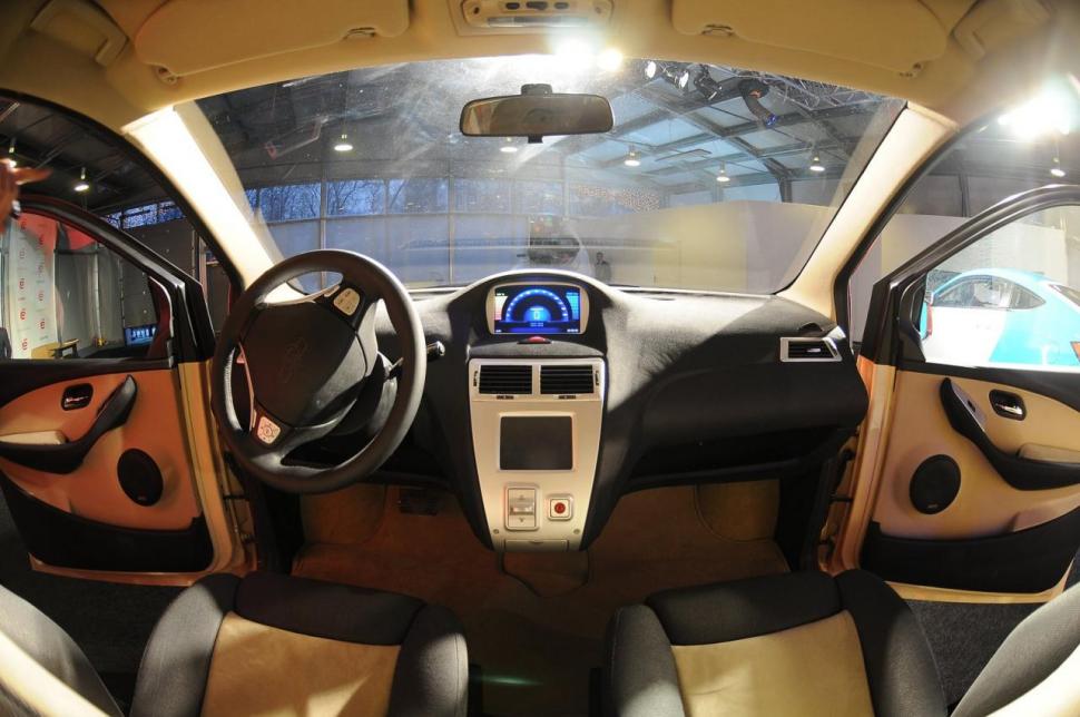 ë-AUTO prezintă trei prototipuri hibride ruseşti 84560