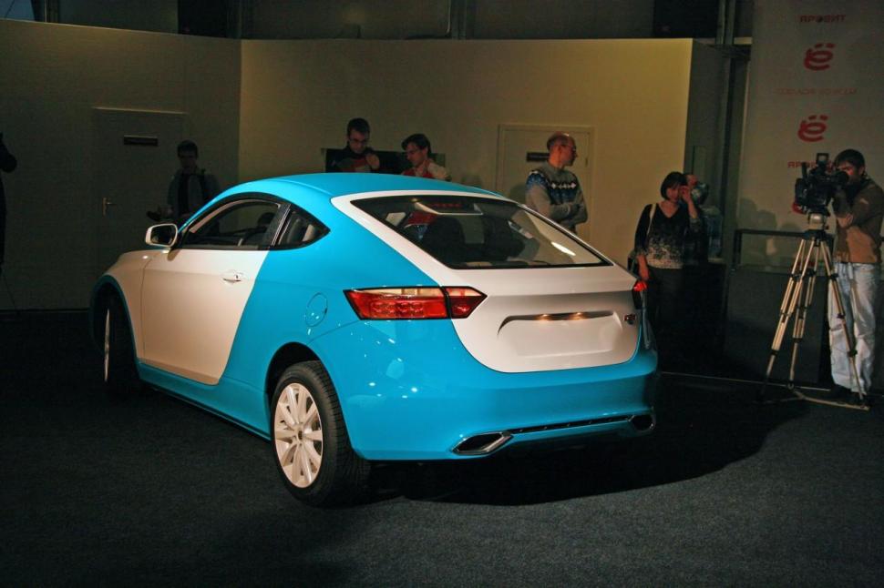 ë-AUTO prezintă trei prototipuri hibride ruseşti 84561