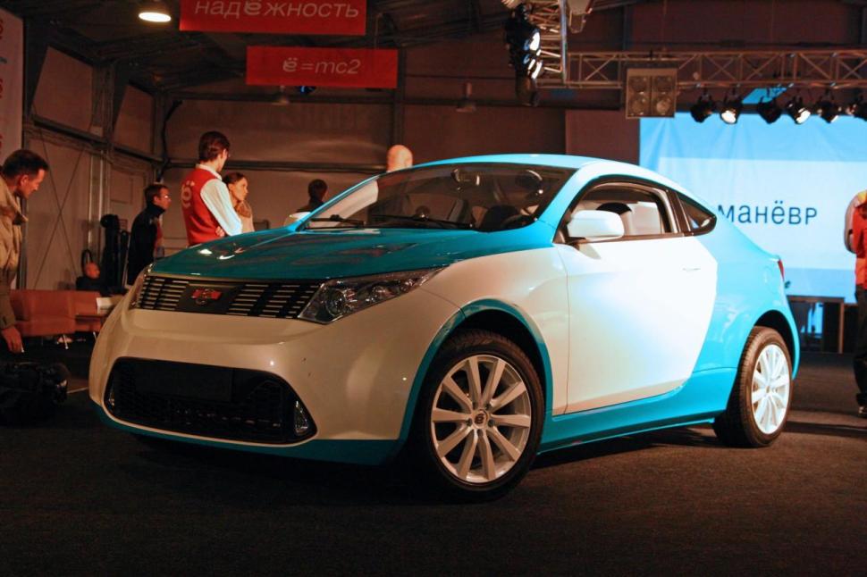 ë-AUTO prezintă trei prototipuri hibride ruseşti 84562