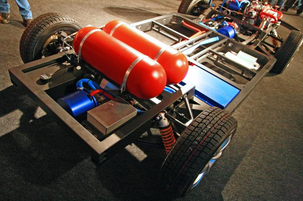 ë-AUTO prezintă trei prototipuri hibride ruseşti 84565